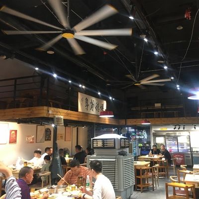 良い価格 8FT ブラシレス外向きローター HVLS 倉庫農場 レストランのための産業天井扇風機 オンライン